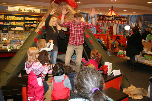 gal/2010/2010 Saitentwist Mayersche Buchhandlung Essen 03.12.Lesezelt Frau Kuehn Verein/2010 Saitentwist Mayersche 03.12. Lesezelt Frau Kuehn Essen 043.jpg